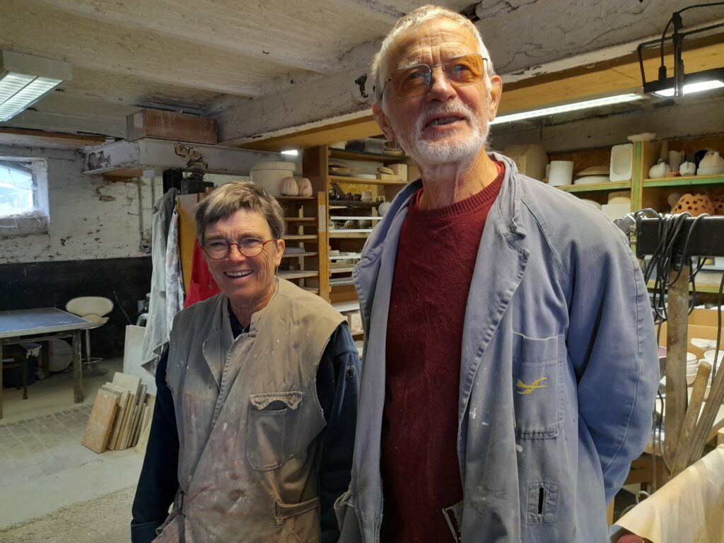 Martine et Jean deux animateurs en pleine forme au début de l'atelier. Après le passage de plus de 80 participants, ils seront un peu fatigués.